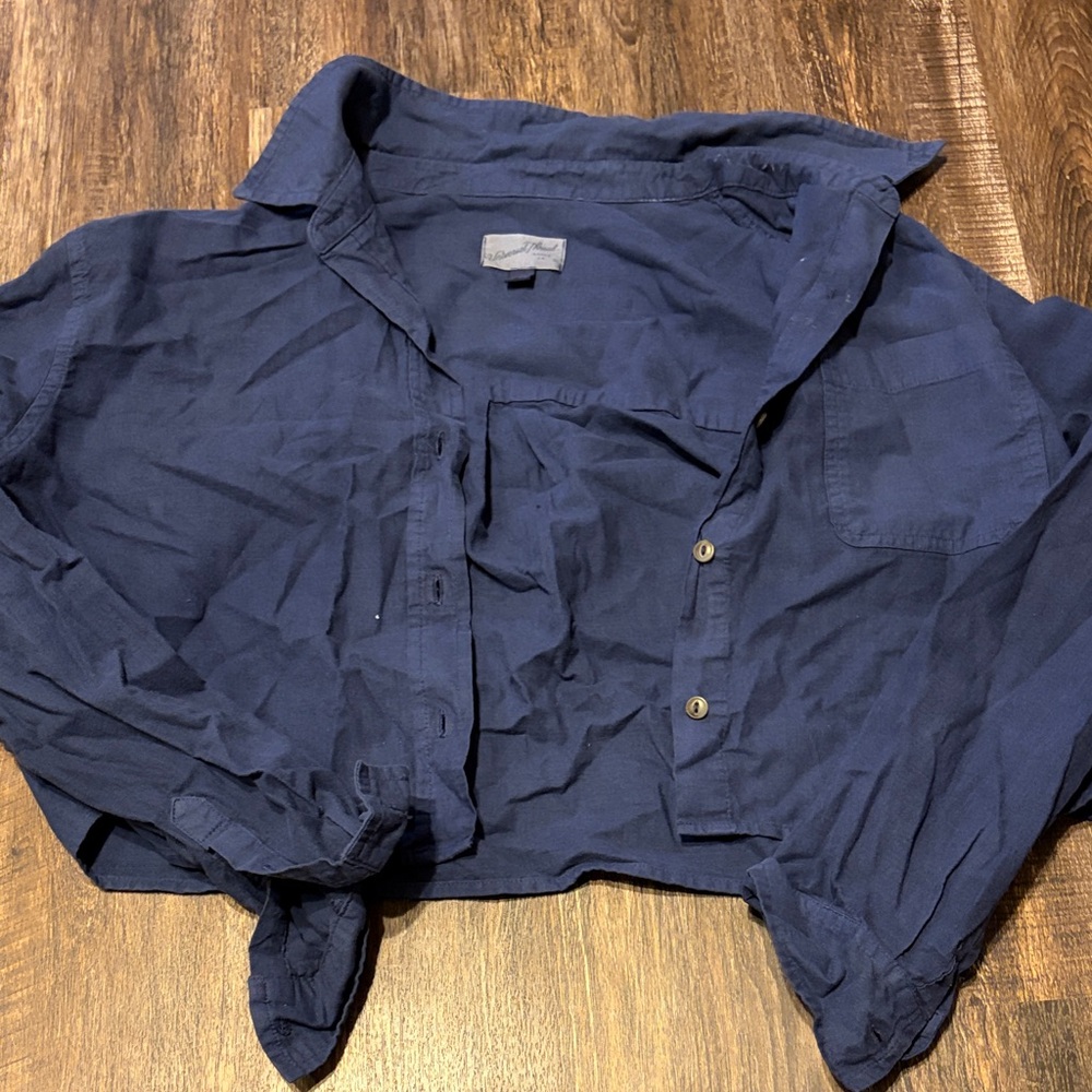 Universal Thread Women’s Navy Blue Button Up